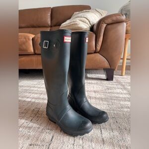 Hunter Original Tall rain boot dark green US 5